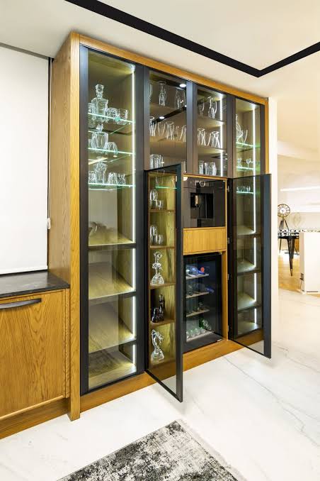 کابینت شیشه ای