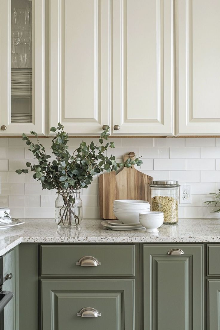 راهنمای جامع انتخاب کابینت نئوکلاسیک برای آشپزخانه در سال ۱۴۰۴